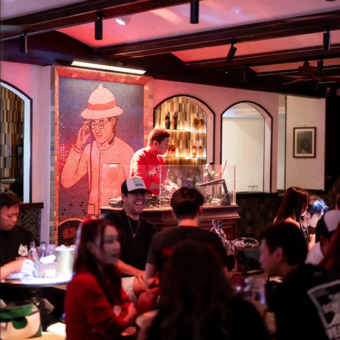 Molly Bar photo 3