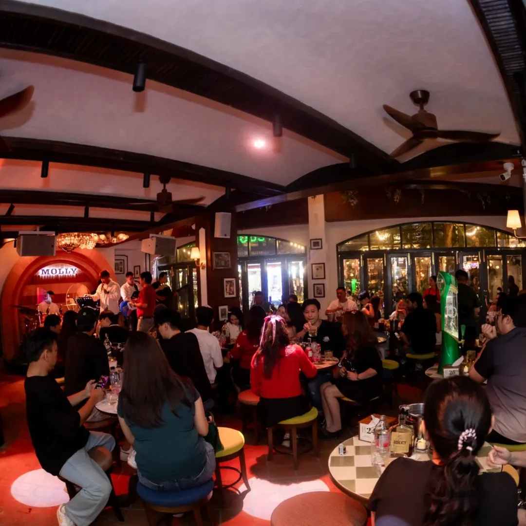 Molly Bar photo 4
